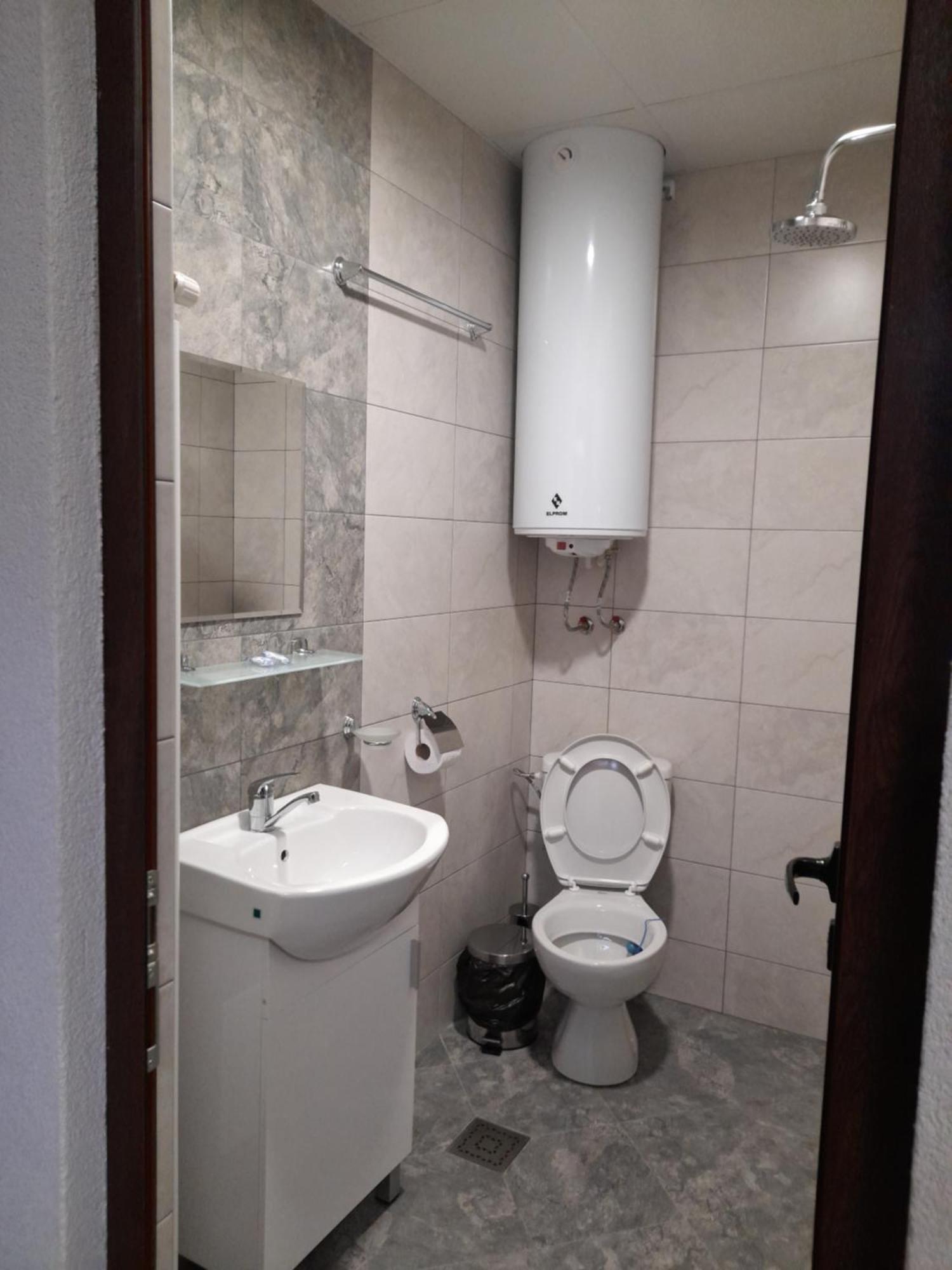 Guest Rooms Ider サパレヴァ・バニャ エクステリア 写真