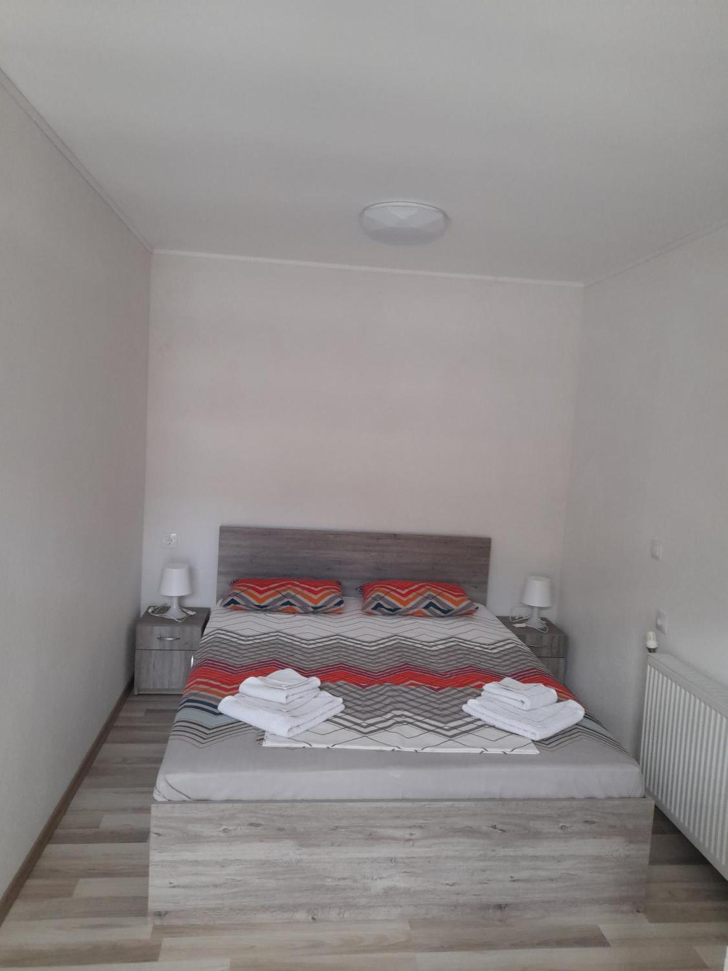Guest Rooms Ider サパレヴァ・バニャ エクステリア 写真