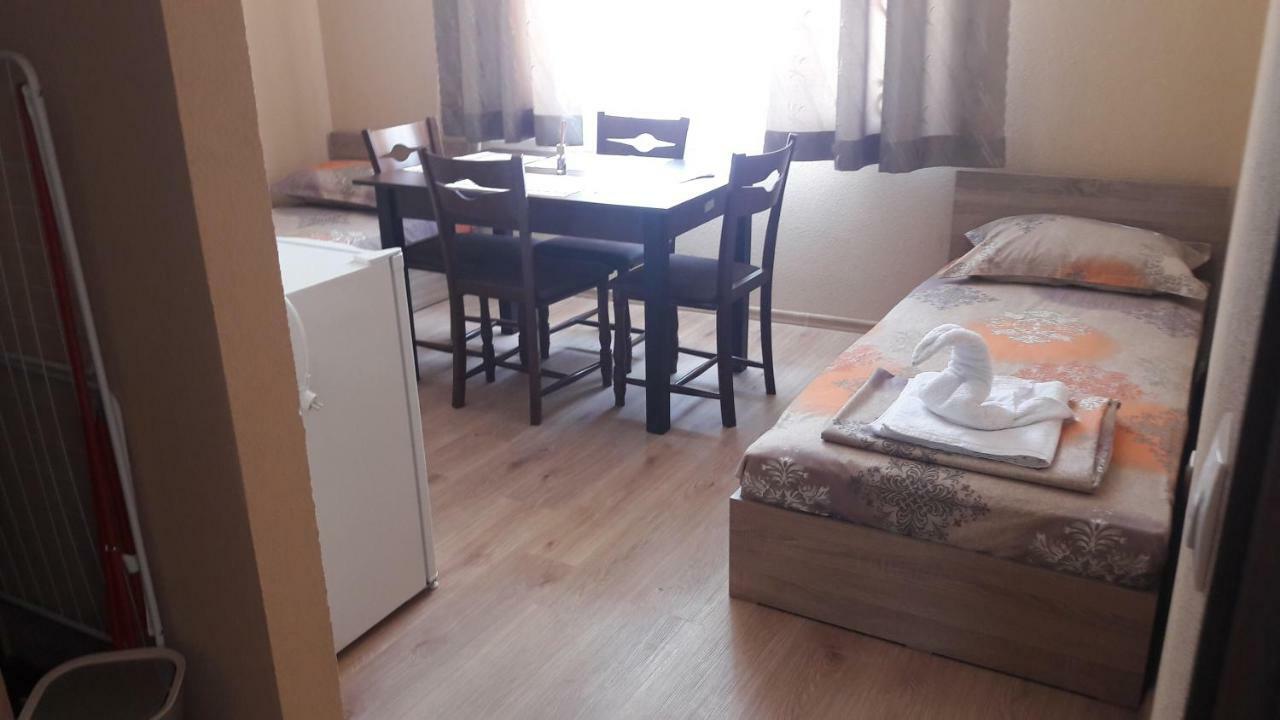 Guest Rooms Ider サパレヴァ・バニャ エクステリア 写真