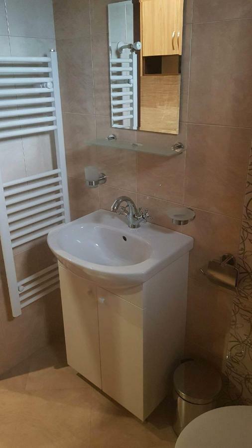 Guest Rooms Ider サパレヴァ・バニャ エクステリア 写真