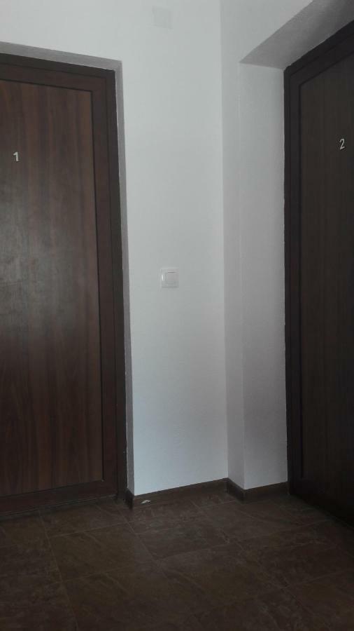 Guest Rooms Ider サパレヴァ・バニャ エクステリア 写真