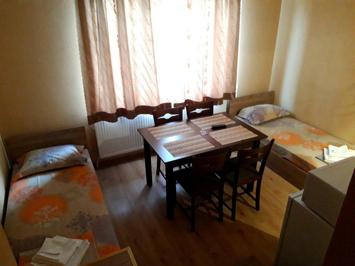 Guest Rooms Ider サパレヴァ・バニャ エクステリア 写真
