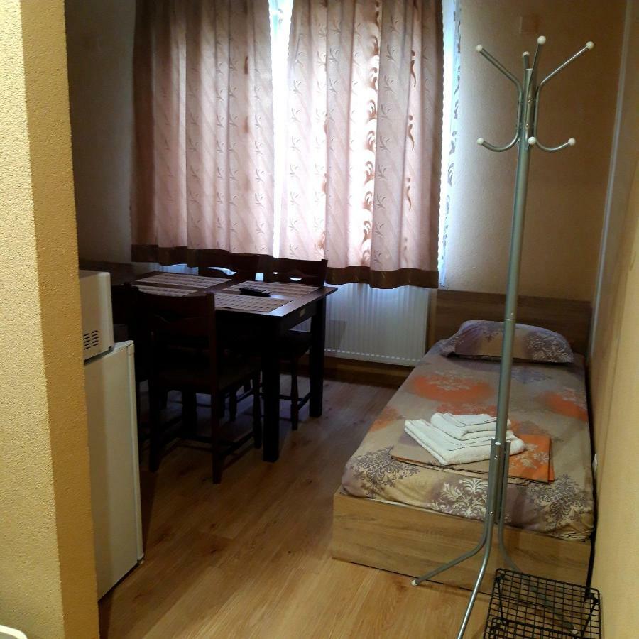 Guest Rooms Ider サパレヴァ・バニャ エクステリア 写真